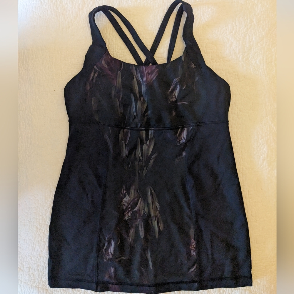 lululemon 6 energy tank midnight iris multi black top Luxtreme Floral Crossover